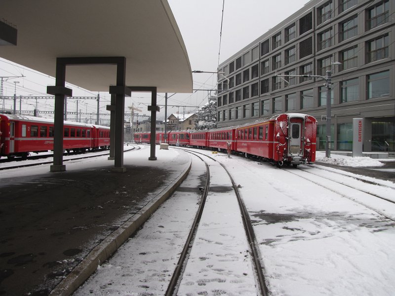 vertrek uit chur.jpg - Na twee dagen Oostenrijk gaan we een dag naar Zwitserland. De bus brengt ons naar Chur waar we een trein van de beroemde Rhätische Bahn naar Arosa nemen.